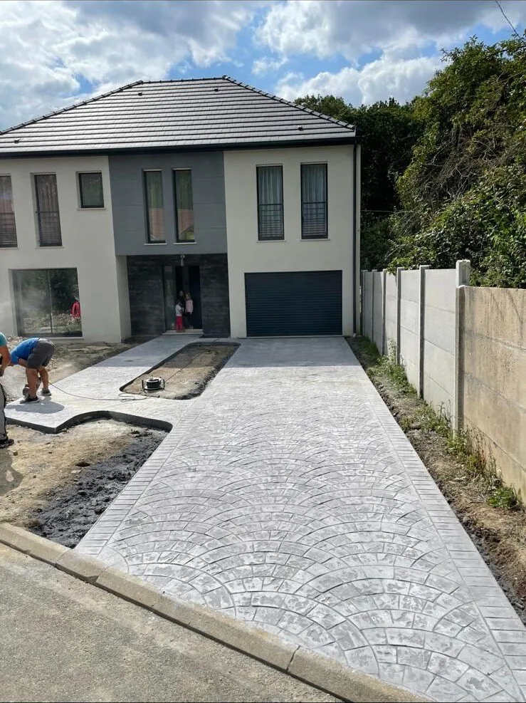 Réalisation : Allée de maison neuve, motif éventail — Allées