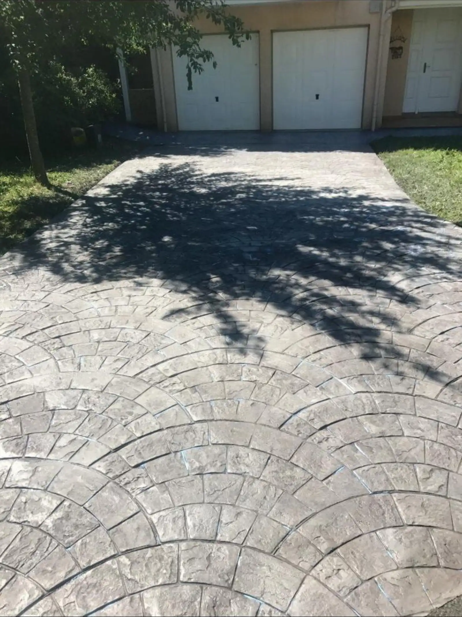 Service : Allées de garage et cours en béton